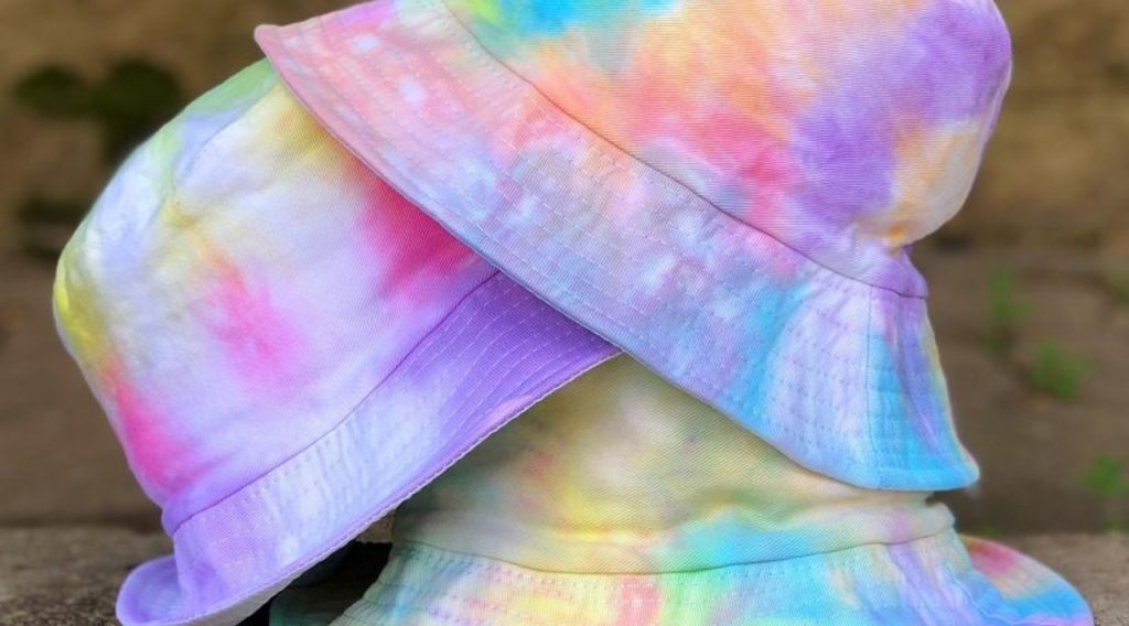 How to tie dye a hat